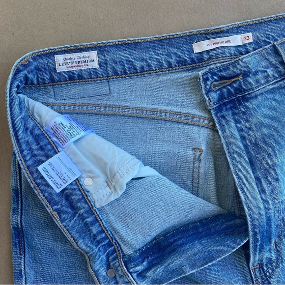 Levi’s 70s High Rise Flare Light Wash Womens Premium Quality Jeans - Picture 5 of 14